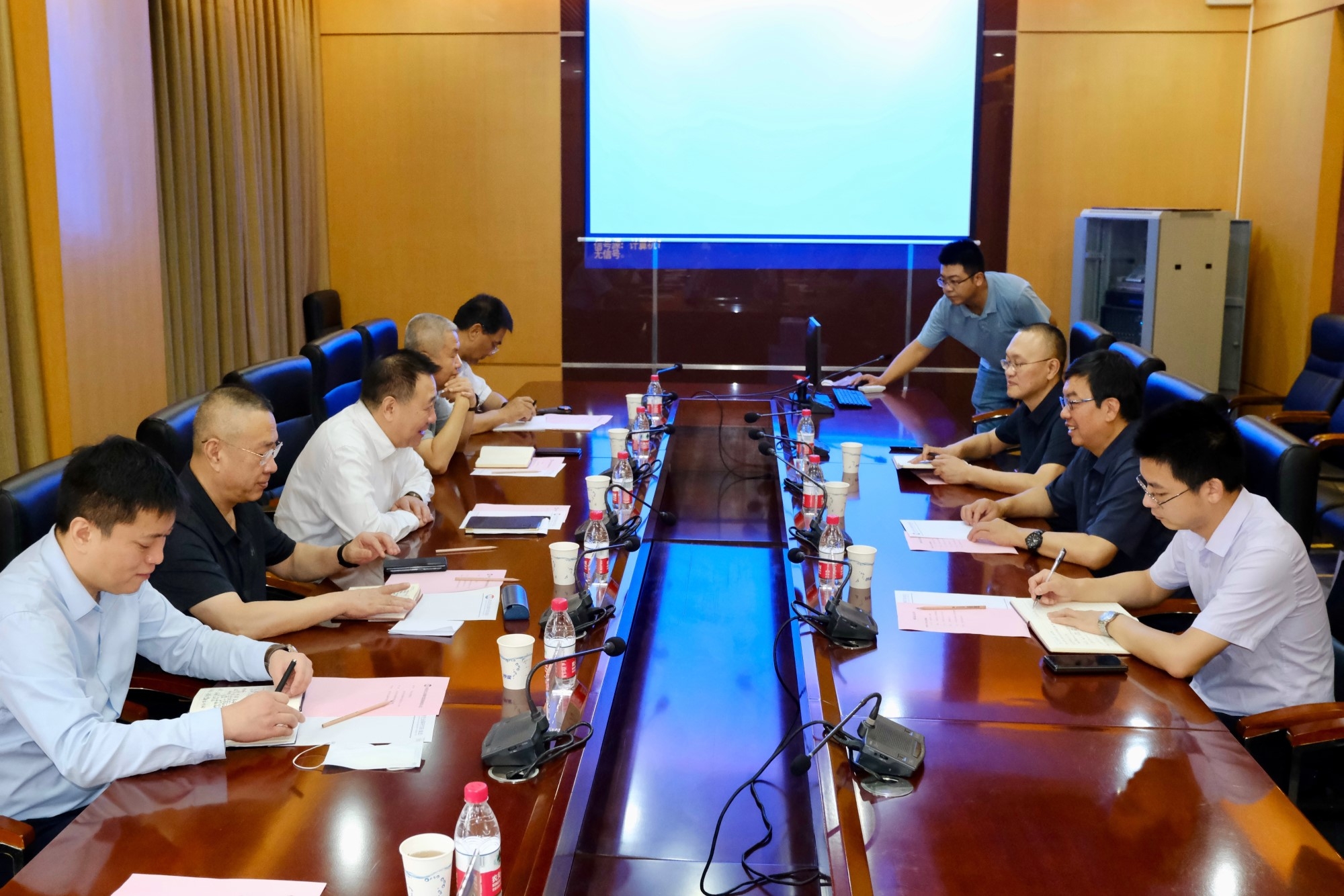 ATY官网党委书记、董事长金辉拜访西北有色金属研究院