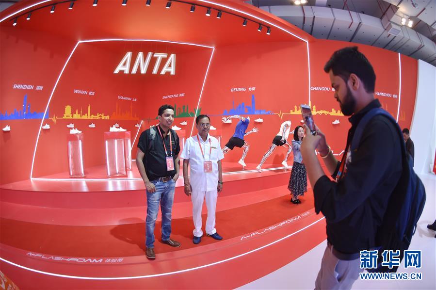 (新华全媒头条·壮阔东方潮 奋进新时代——庆祝改革开放40年·图文互动)(10)敢为天下先 爱拼才会赢——“晋江经验”启示录